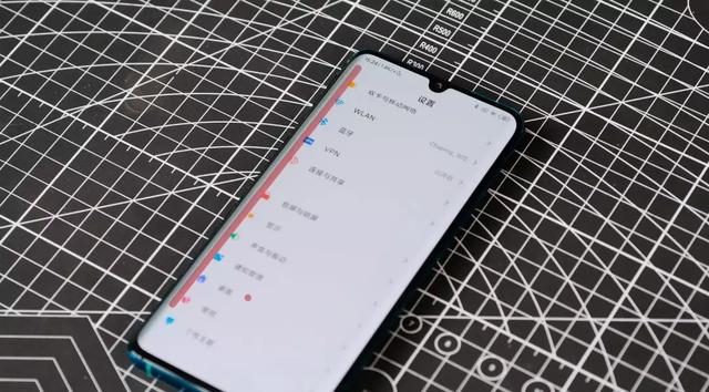 现在的手机，快要逼死一波强迫症了。
