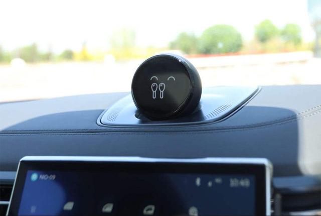 车顶摄像头、透明A柱、中控机器人、B柱密码锁，这些配置谁最实用