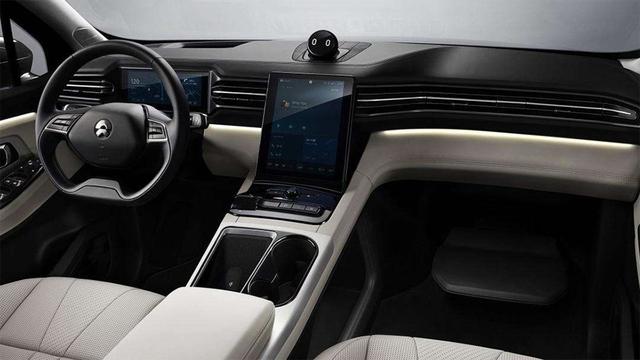 车顶摄像头、透明A柱、中控机器人、B柱密码锁，这些配置谁最实用