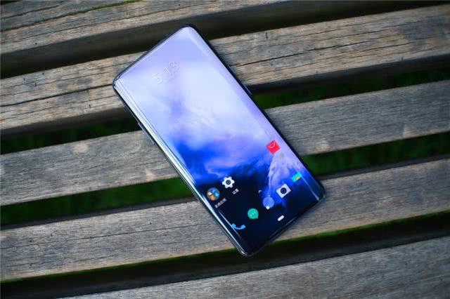 顶级屏幕手机：一加8Pro或比三星S20与OPPO Find X2都强