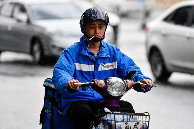 美团外卖营收496亿，外卖小哥抽走410亿，为何外卖小哥一肚子气？