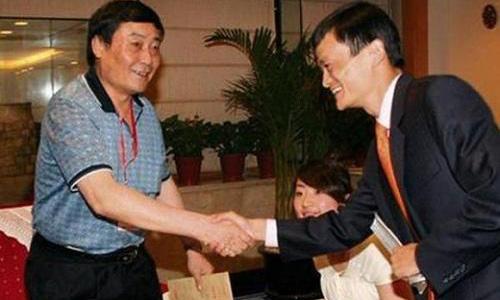 宗庆后为电商“折腰”？2亿开公司，曾公开“怒斥”马云“胡说”