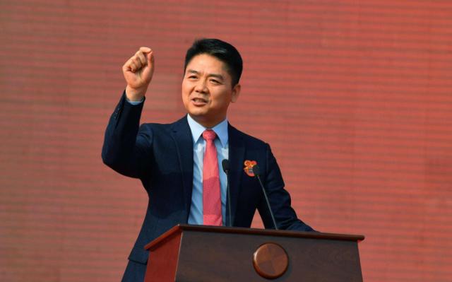 在这方面，刘强东比马云看得远，曾经不被看好的京东业务终于逆袭