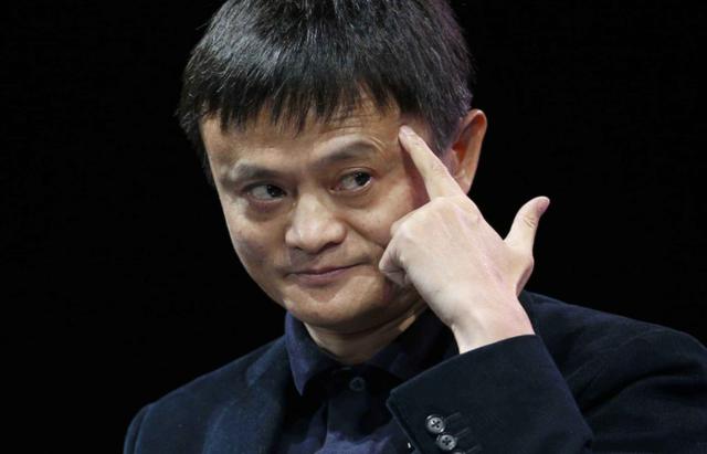 在这方面，刘强东比马云看得远，曾经不被看好的京东业务终于逆袭