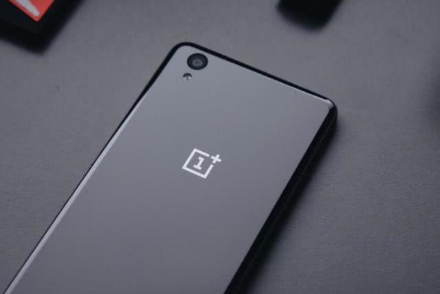 为什么国外很火的一加手机，现实中却没什么人用？