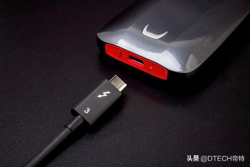 雷电3，传输速率是USB3.0的8倍，3.1的4倍，不愧是“闪电”接口