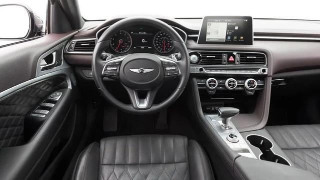 Model 3挑趴宝马3+捷尼赛思G70，豪华中级车试驾，结果很反转！