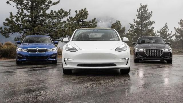 Model 3挑趴宝马3+捷尼赛思G70，豪华中级车试驾，结果很反转！