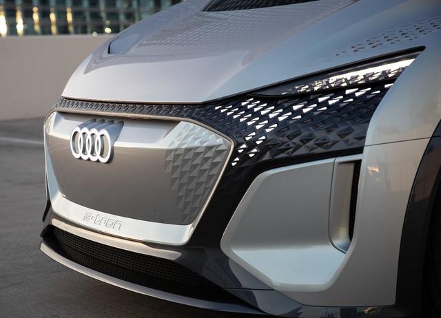 钢铁侠创造特斯拉后，蜘蛛侠也来做设计｜一种全新的车灯设计理念