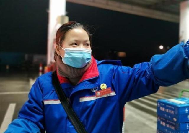 加油站员工月薪只有2000，为啥不少人干了10年还不辞职？够花吗？