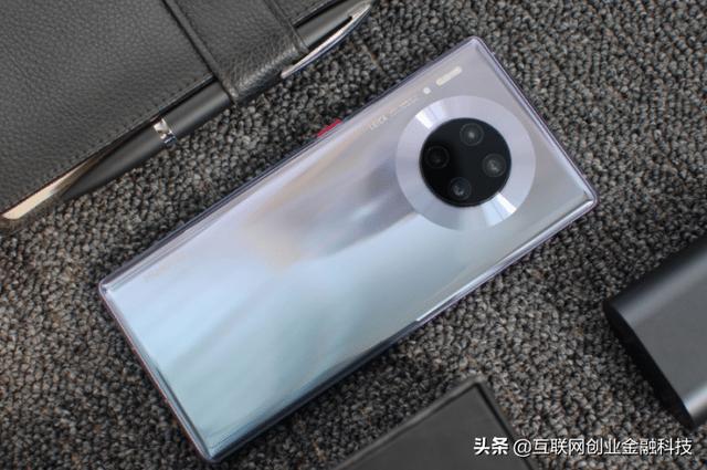 华为的设计被称“设计鬼才”，新专利实用好看，但也迎来巨大难题