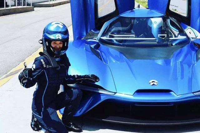 刘强东卸任京东法定代表人后，送奶茶妹的千万超跑会被收回来吗？