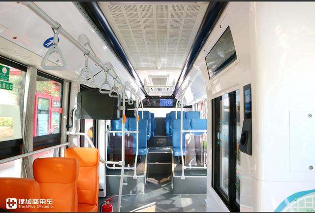 真正的国产技术，上海申龙打造的无人驾驶公交上路了，你敢坐吗？