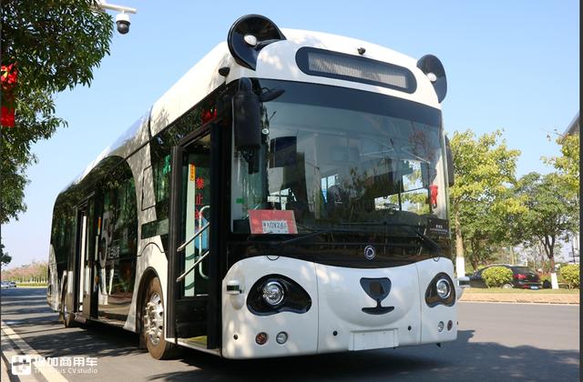 真正的国产技术，上海申龙打造的无人驾驶公交上路了，你敢坐吗？