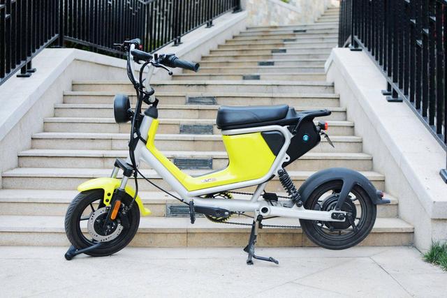 花了5000买的小牛电动，终于敢骑出门了！易锁宝智能蓝牙U型锁