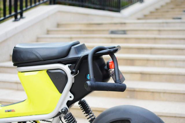 花了5000买的小牛电动，终于敢骑出门了！易锁宝智能蓝牙U型锁