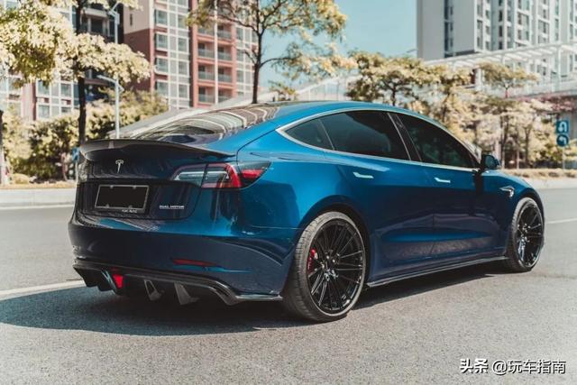 30多万的特斯拉太低调？车主花2万升级套件，跑车味道就出来了