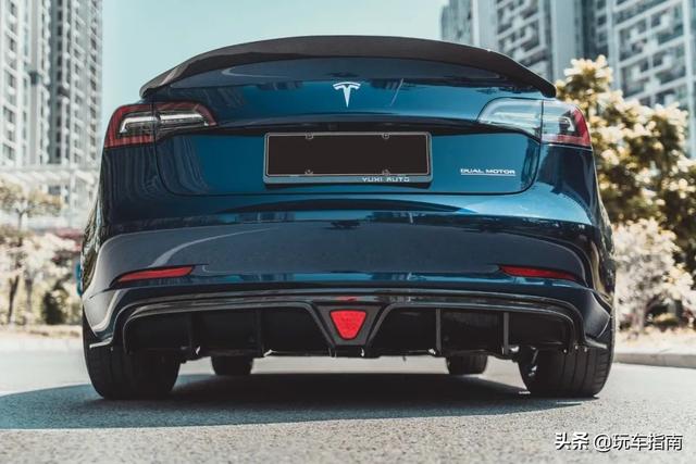 30多万的特斯拉太低调？车主花2万升级套件，跑车味道就出来了