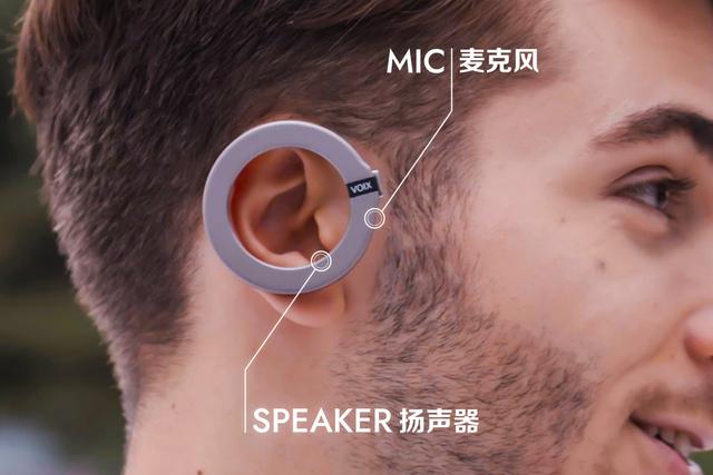 一款内嵌耳机的智能手表，独有的嵌入技术，让生活是智能的简约化