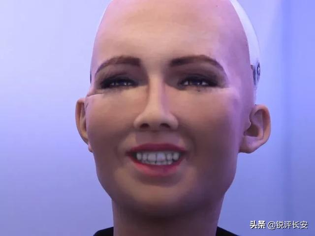 机器人首次拿到人类身份证！女性机器人索菲娅被授予沙特公民身份
