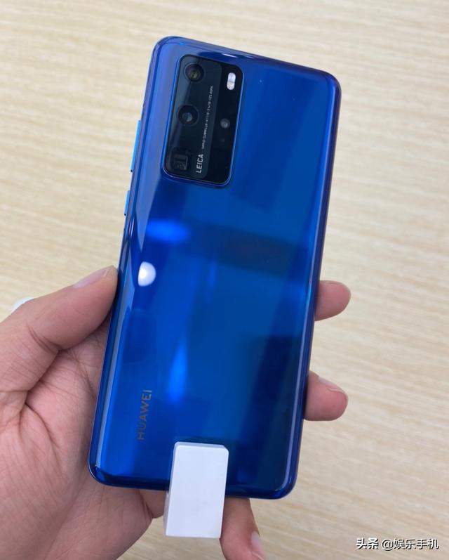 余承东：120Hz耗电，小开孔是我们两年前的技术水平