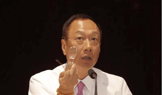 中国离不开苹果？郭台铭出言不逊引众怒，库克急忙和稀泥！