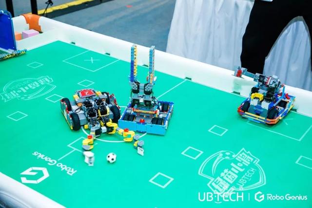 13岁男孩从菜鸟到机器人大赛冠军，我被他造的机器人惊到了！
