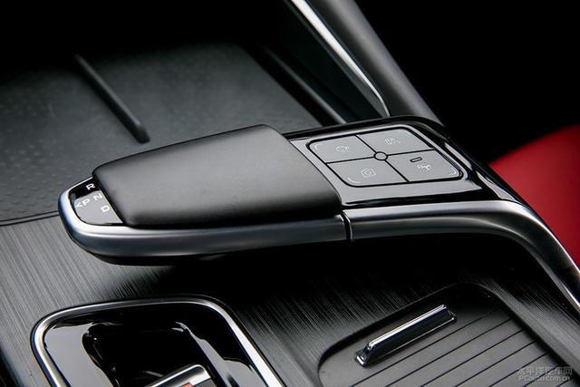 AI关怀有多懂你？长安UNI-T智能黑科技肌肉秀