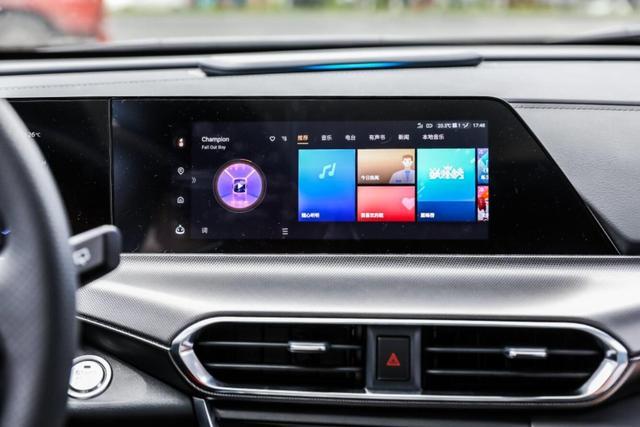 长安UNI-T要放大招了，带你穿越黑科技演绎的"车界最强大脑"！