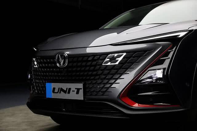 长安UNI-T要放大招了，带你穿越黑科技演绎的"车界最强大脑"！