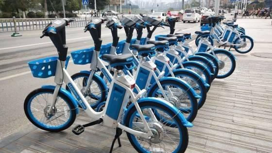 共享电动车没有牌照是否可以行驶，看看这些城市的做法你就知道了