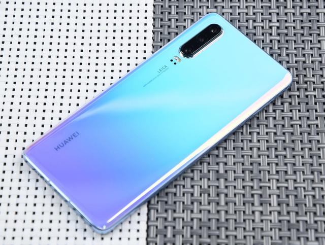 华为手机虽好，内行人却建议别买这4款机型，你“踩坑”了吗？