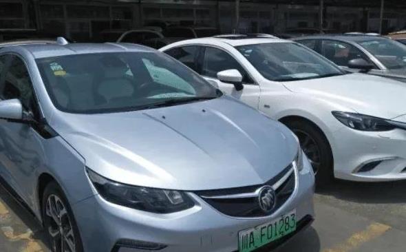 新能源17万的车换电池4万，卖车也4万！车主进退两难！