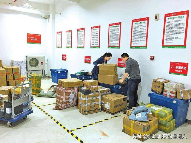 以后农民不再为取快递犯愁:这个方案说，2022年底实现快递送进村!