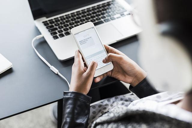 中概股进「雷区」、B 站的「新爸爸」及美团「卖一切」｜极客一周