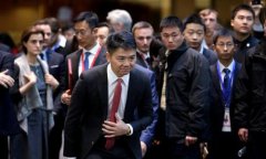 刘强东“辞任”京东为“躲风头”？携妻子“转战”口罩，你怎么看