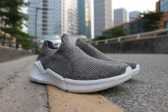 小米“抗香港脚”神器，除臭因子，4级防水，网友喊话李宁：加油