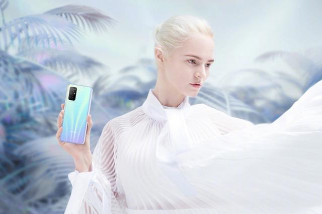 荣耀巅峰之作！麒麟820+6400万四摄+40W快充，差评率几乎为零