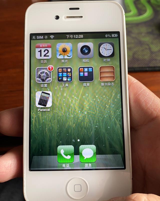 苹果引领手机潮流，现在虽然坐着“第一把交椅”但是“如坐针毡”