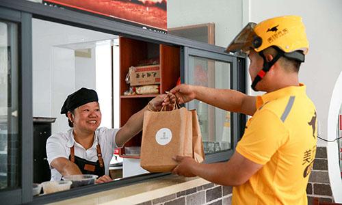 首年盈利却被指“吸血”，哭诉不赚钱的美团，到底什么情况？