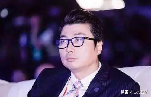 顺丰6年换7个CEO，大规模关店，3年亏损16亿