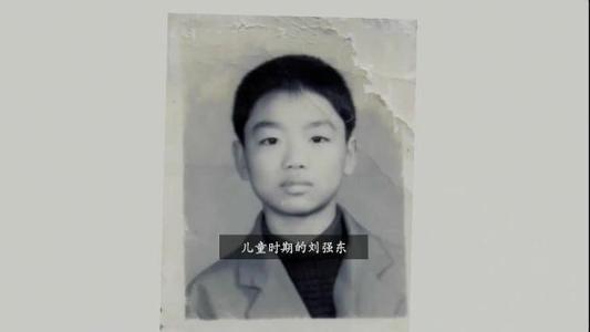 富豪功成名就，回乡每人发一万元，村民们是这样评论的