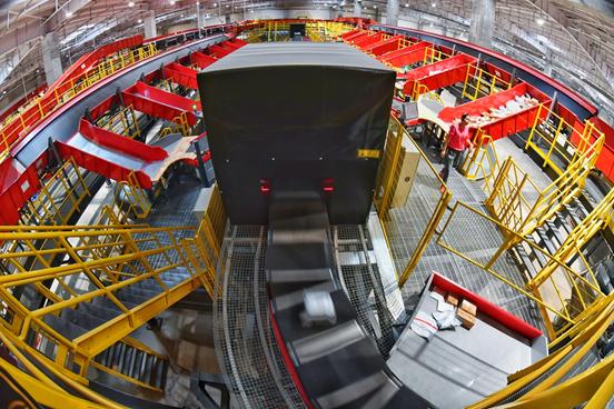 给力！京东小哥登上国际频道，直播对谈5分钟讲述武汉故事