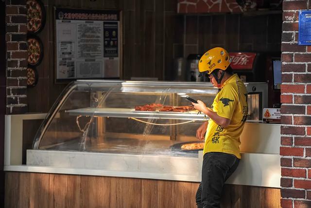 商家不赚钱，骑手提成又固定，美团的496亿佣金到底去了哪？