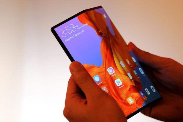 华为Mate Xs拆解：维修性仅为2分，但比摩托罗拉Razr强！