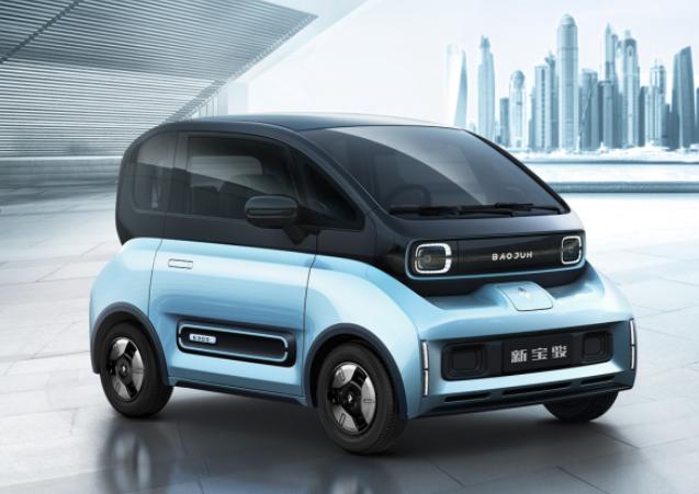 将上市的E300，配隐藏式门把手、全液晶仪表盘，可选2、3、4座