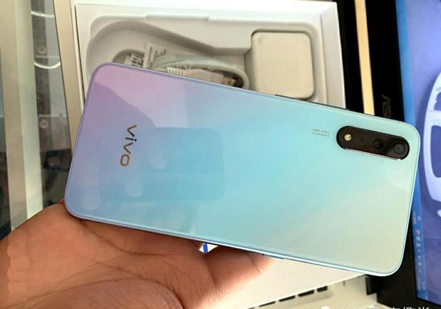 4500电池＋256GB内存？跌至1598，网友：阔以阔以