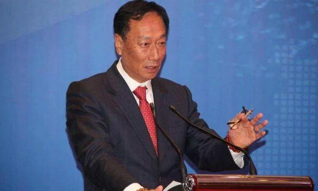 雷军正式宣布，郭台铭遭遇“劲敌”，富士康真的火烧眉毛了？