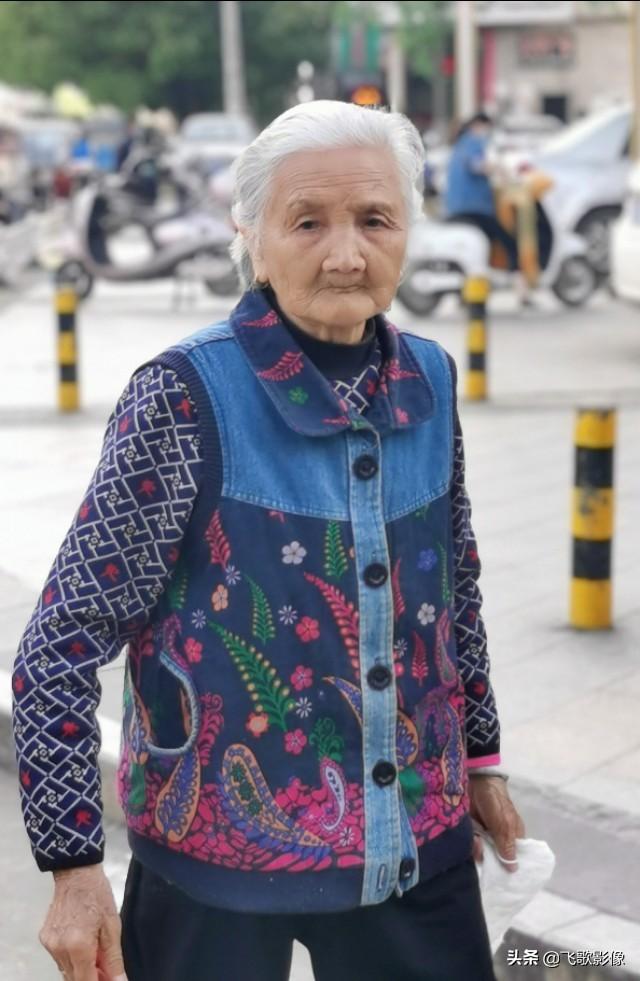 体验荣耀30，一句话：好漂亮！二句话：真爱她！三句话：娶回家！