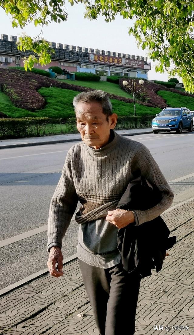 体验荣耀30，一句话：好漂亮！二句话：真爱她！三句话：娶回家！